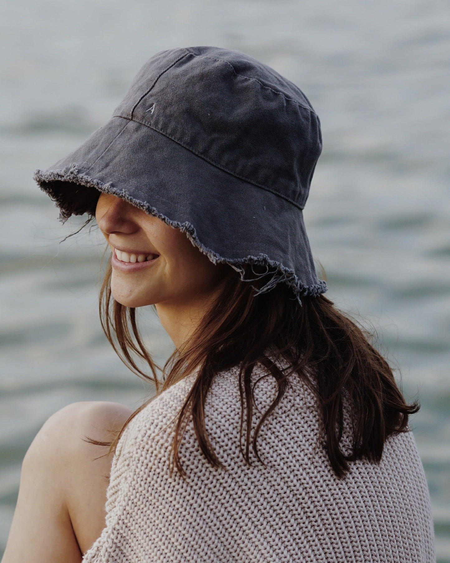 WOMEN BUCKET HAT