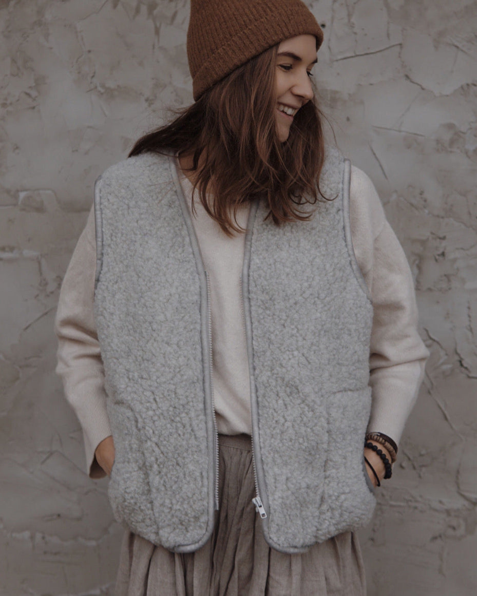 WOMEN'S WOOL VEST